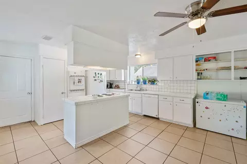 Kitchen - 1603 Cantrell Blvd, Conroe, TX 77301 photo 2 of 4