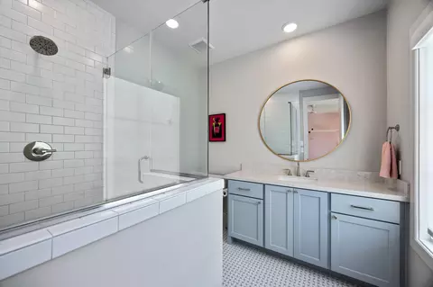 Bath - 6822 E Warwick Lake Ln, Spring, TX 77389 photo 7 of 8