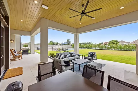 Exterior - 6822 E Warwick Lake Ln, Spring, TX 77389 photo 3 of 7