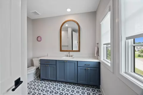 Bath - 6822 E Warwick Lake Ln, Spring, TX 77389 photo 6 of 8