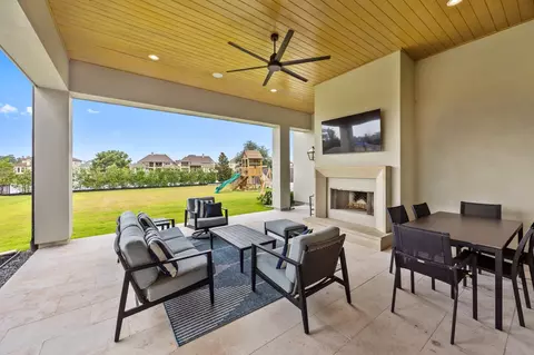 Exterior - 6822 E Warwick Lake Ln, Spring, TX 77389 photo 4 of 7