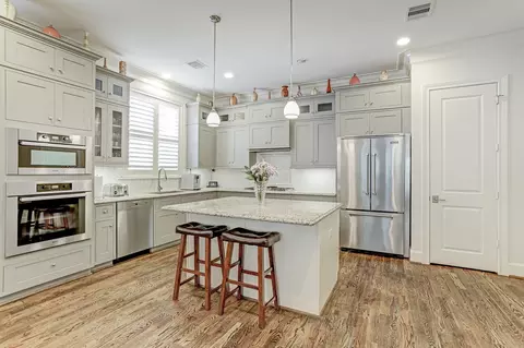 2015 Mcclendon St, Houston, TX 77030