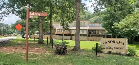 28 Lakeway St, Conroe, TX 77304