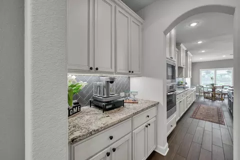 Entry Way - 25015 Karacabey Ct, Spring, TX 77389 photo 4 of 8
