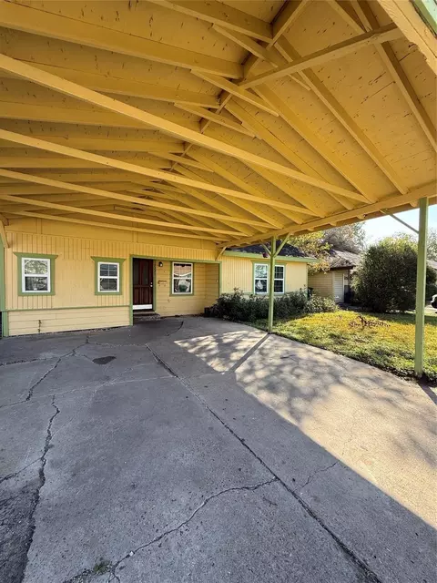 Exterior - 7227 Saint Augustine St, Houston, TX 77021 photo 2 of 3
