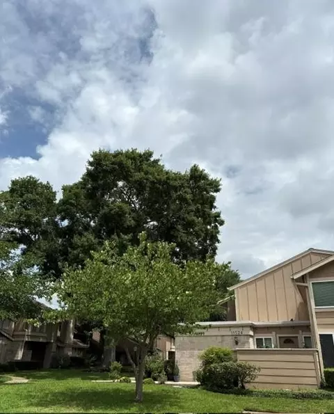 11524 Village Place Dr #68, Houston, TX 77077