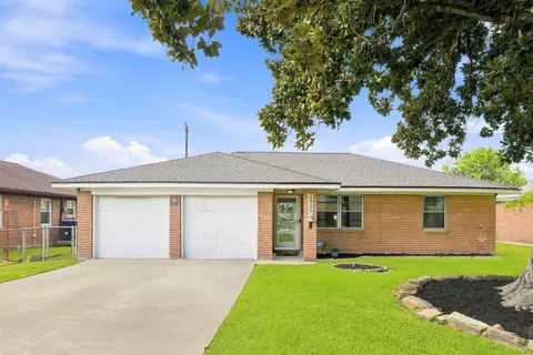 2405 Hillshire Dr, Deer Park, TX 77536
