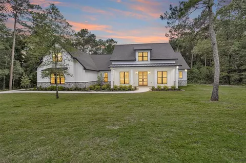 9384 Cedar Bnd, Plantersville, TX 77363