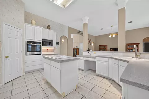 Kitchen - 18822 Mountain Shade Dr, Spring, TX 77388 photo 3 of 4