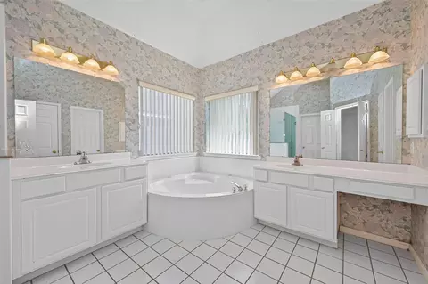 Bath - 18822 Mountain Shade Dr, Spring, TX 77388 photo 2 of 5