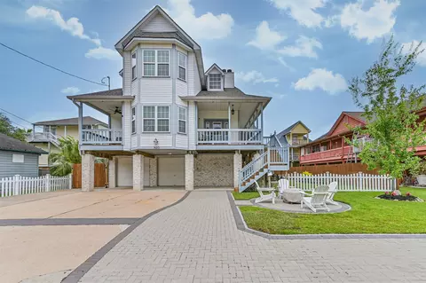920 Grove Rd, Clear Lake Shores, TX 77565