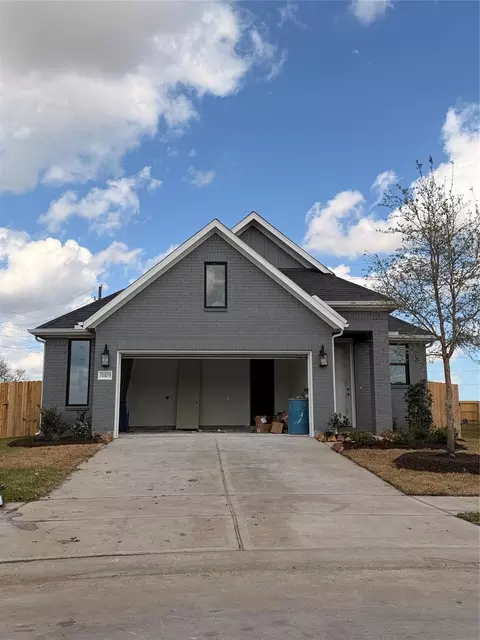 11103 Southwood Dr, Iowa Colony, TX 77583