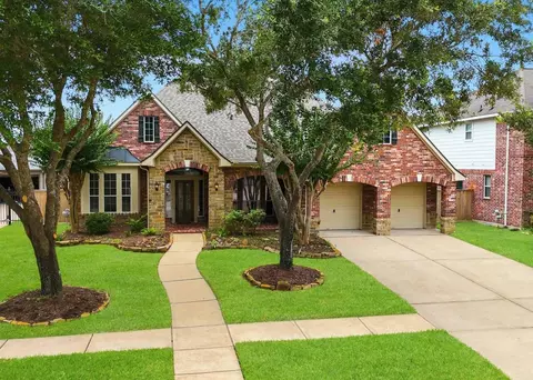 2107 Upland Shadows Dr, Sugar Land, TX 77479