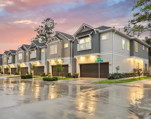 5211 Amber Sunrise Dr, Houston, TX 77018