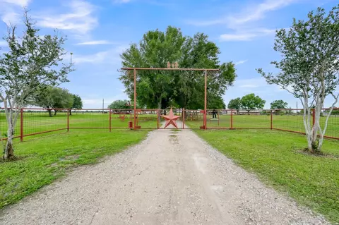 33633 Mayer Rd, Waller, TX 77484