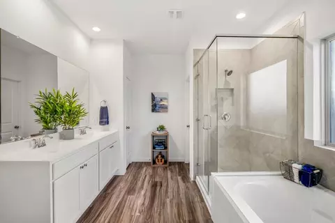 Bath - 1611 Little Rabbit Ct, Montgomery, TX 77316 photo 1 of 6