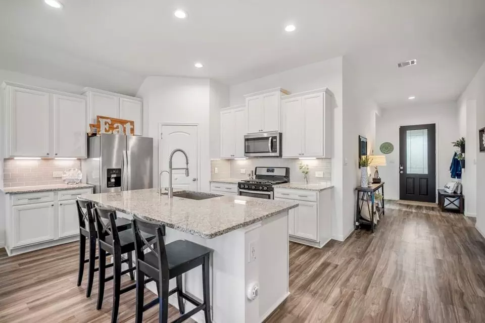 Entry Way - 1611 Little Rabbit Ct, Montgomery, TX 77316 photo 3 of 6