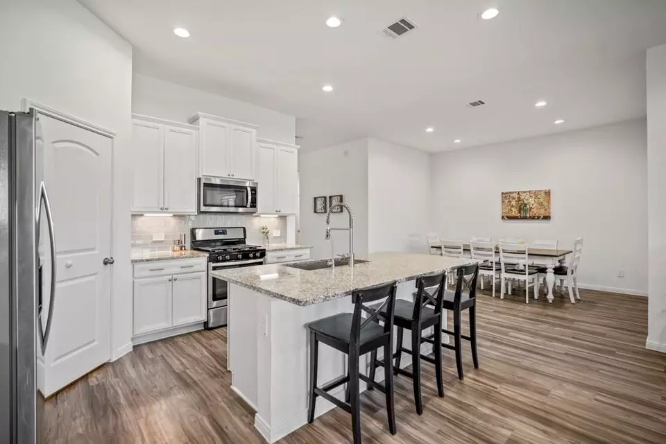 Kitchen - 1611 Little Rabbit Ct, Montgomery, TX 77316 photo 4 of 5