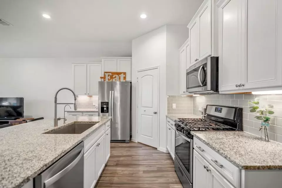 Kitchen - 1611 Little Rabbit Ct, Montgomery, TX 77316 photo 2 of 5