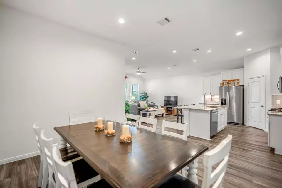 Dining - 1611 Little Rabbit Ct, Montgomery, TX 77316 photo 2 of 2