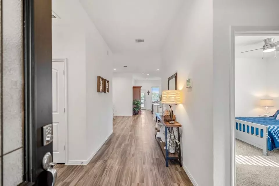 Entry Way - 1611 Little Rabbit Ct, Montgomery, TX 77316 photo 2 of 6