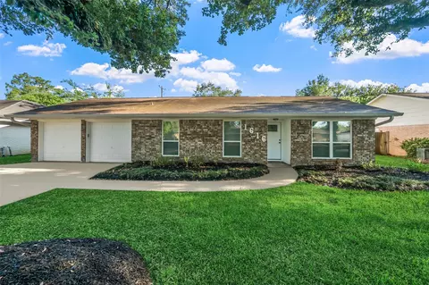 1616 Alta Vista Dr, Alvin, TX 77511