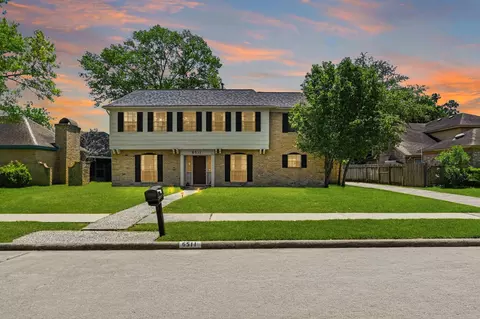 6511 Las Brisas Dr, Houston, TX 77083