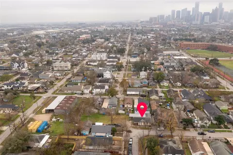 1302 Ryon St, Houston, TX 77009