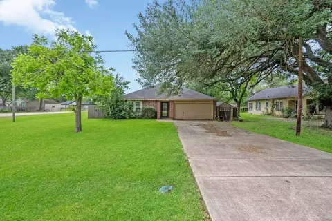 339 N Missouri St, Wallis, TX 77485