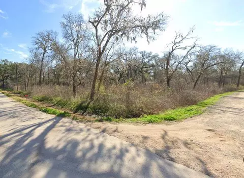 107 Forest Loop, Angleton, TX 77515 photo 3