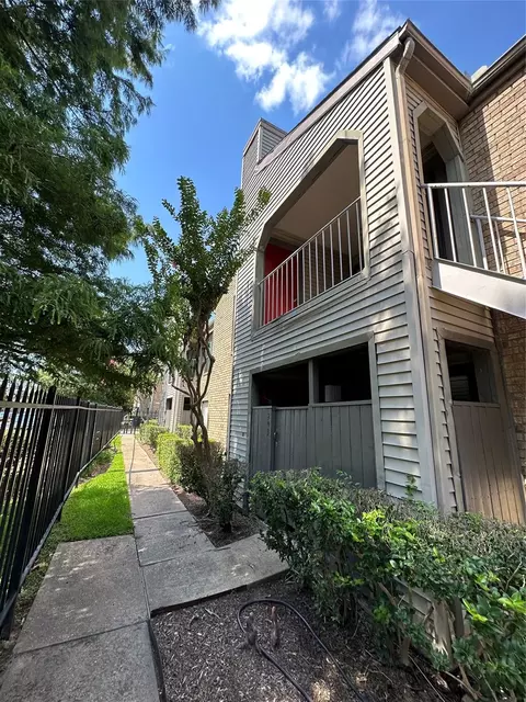 2025 Augusta Dr #203, Houston, TX 77057