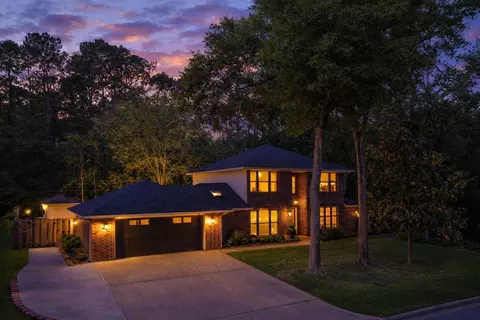1415 River Oaks Dr, Huntsville, TX 77340