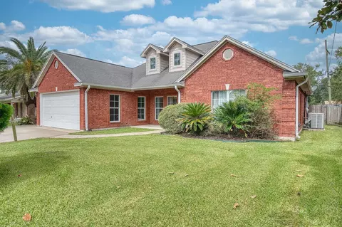 5320 Cambridge Dr, Beaumont, TX 77707