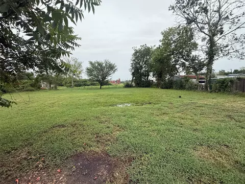 206 N 10th St, Richmond, TX 77469