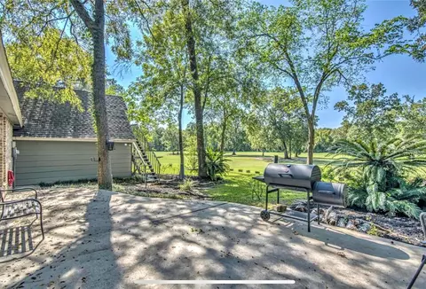 Exterior - 826 Stone Mountain Dr, Conroe, TX 77302 photo 4 of 10