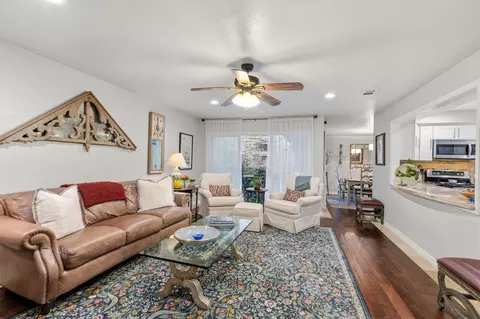 640 S Ripple Creek Dr #640, Houston, TX 77057