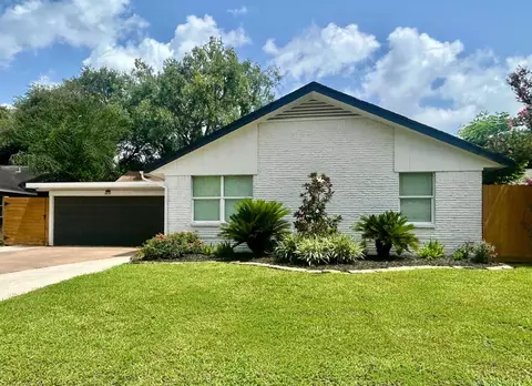 4406 Benning Dr, Houston, TX 77035
