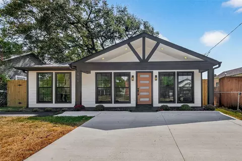 906 Eleanor St, Houston, TX 77009