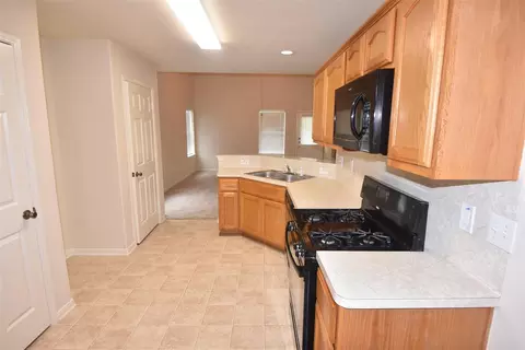 Kitchen - 1035 Junction Ct, Rosenberg, TX 77471 photo 1 of 2