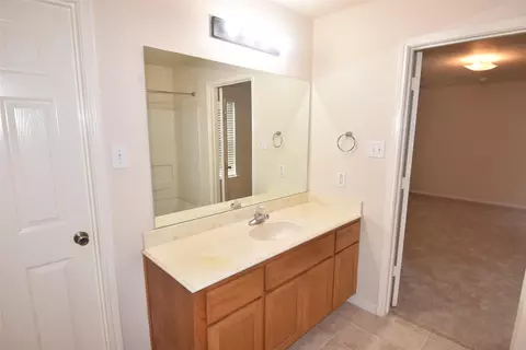 Bath - 1035 Junction Ct, Rosenberg, TX 77471 photo 2 of 4