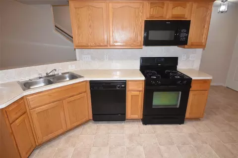 Kitchen - 1035 Junction Ct, Rosenberg, TX 77471 photo 2 of 2