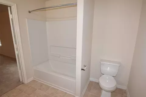 Bath - 1035 Junction Ct, Rosenberg, TX 77471 photo 1 of 4