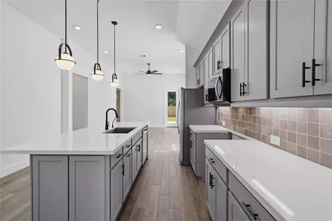 Kitchen - 2027 Forest Stream Way, Conroe, TX 77304 photo 7 of 10