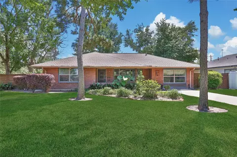 4401 Brookwoods Dr, Houston, TX 77092