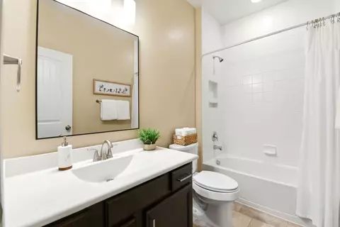 Bath - 1526 Jacobs Forest Dr, Conroe, TX 77384 photo 5 of 7