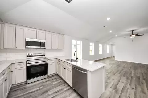 Kitchen - 18720 Loom Dr, Conroe, TX 77306 photo 1 of 3
