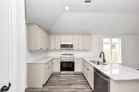 Kitchen - 18720 Loom Dr, Conroe, TX 77306 photo 2 of 3