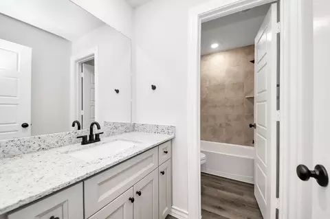 Bath - 18720 Loom Dr, Conroe, TX 77306 photo 2 of 2