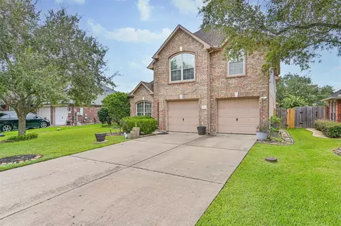 880 Shoal Pointe Ln, League City, TX 77573