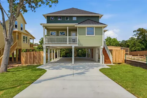 733 S Carroll St, La Porte, TX 77571